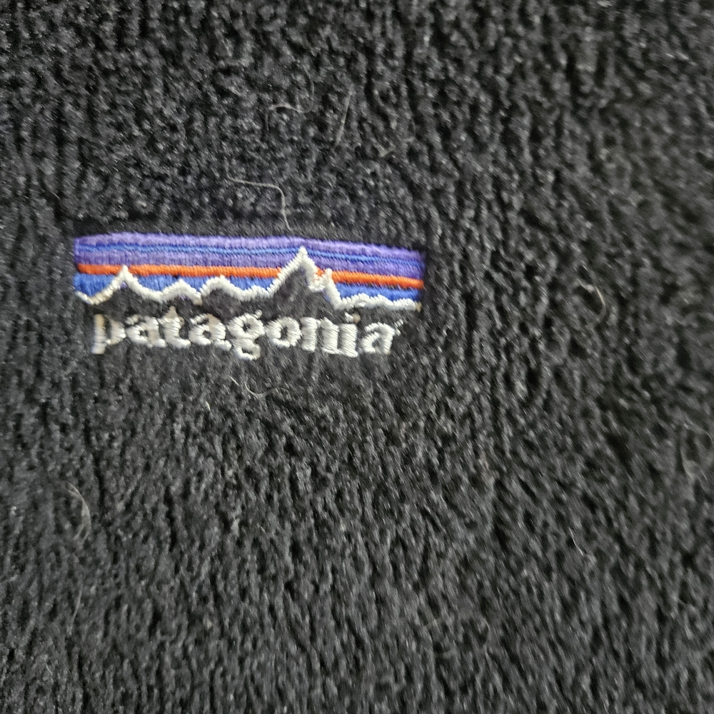 Patagonia Women's Black Fleece Vest - Picture 4 of 7
